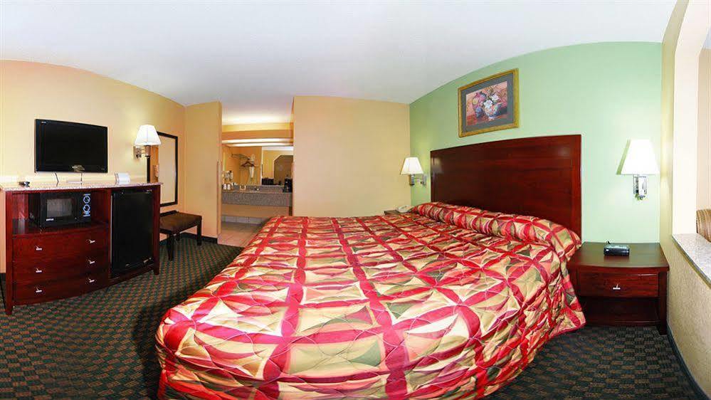 Rodeway Inn & Suites Nova Orleães Exterior foto